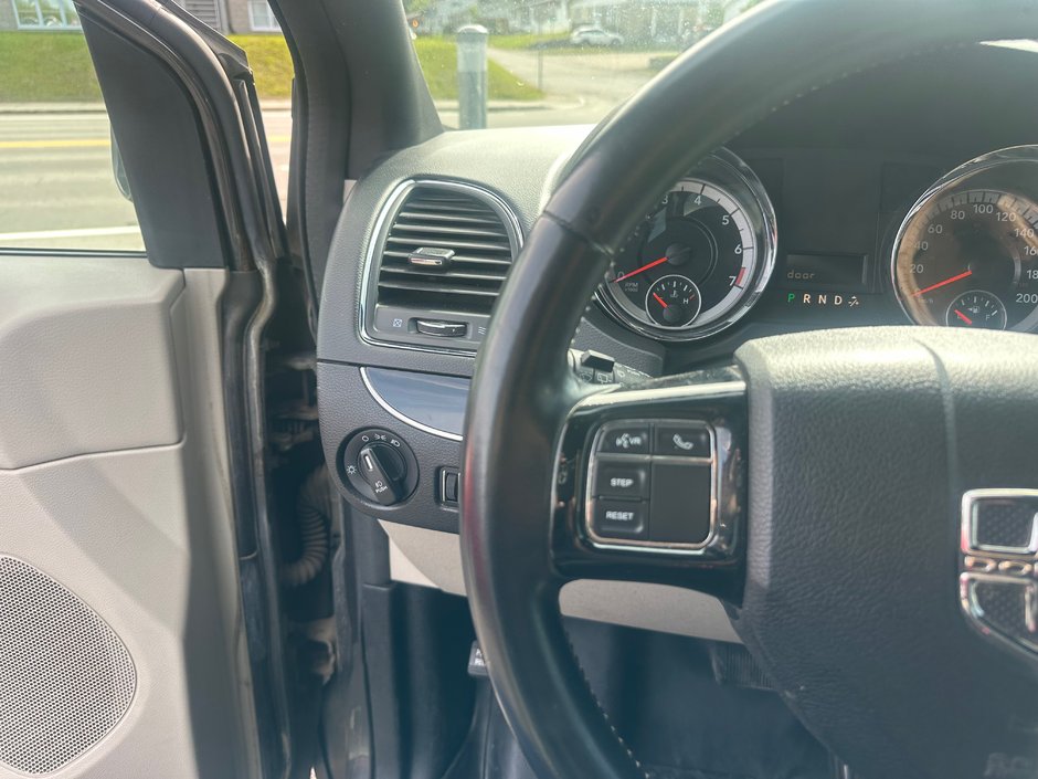 Dodge Grand Caravan SXT Premium Plus 2016-10