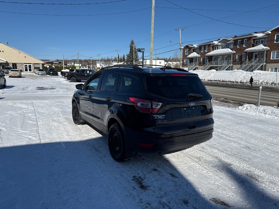 Ford Escape S 2017-4