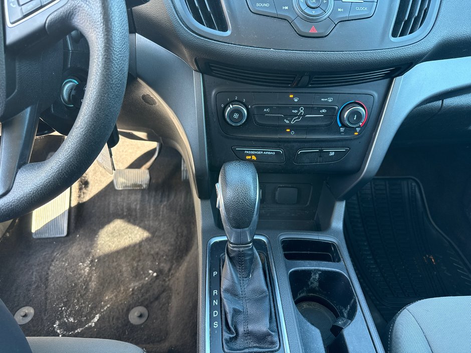 Ford Escape S 2017-9