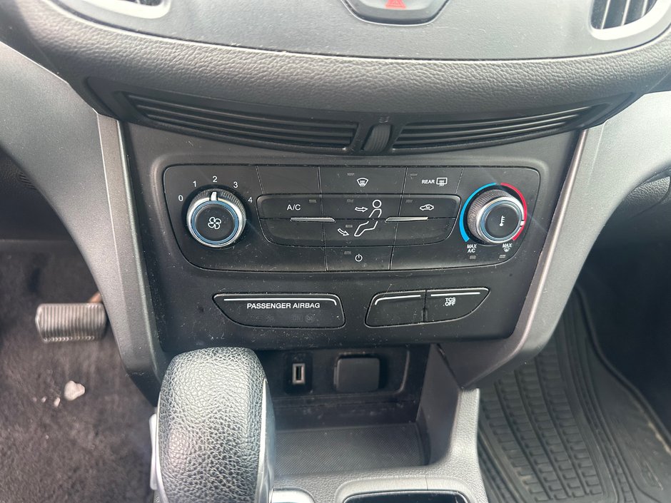 Ford Escape SE 2017-13