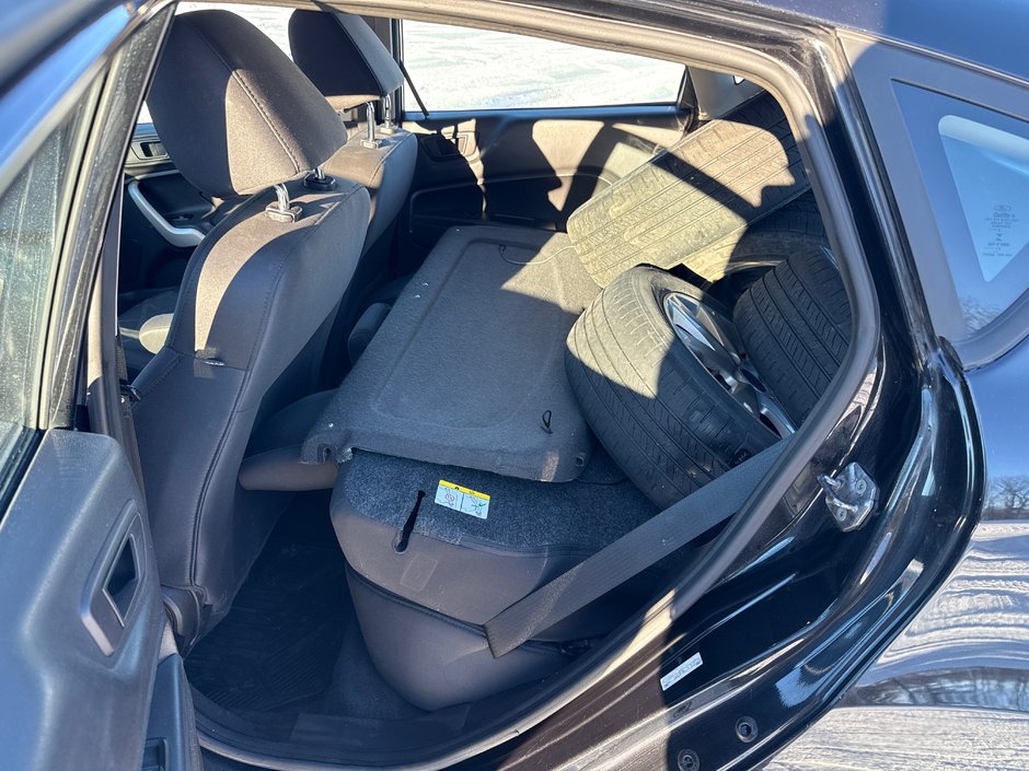 Ford Fiesta SE 2013-6