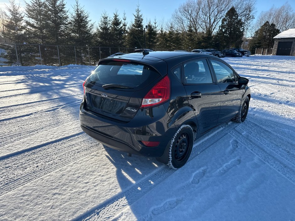 Ford Fiesta SE 2013-3