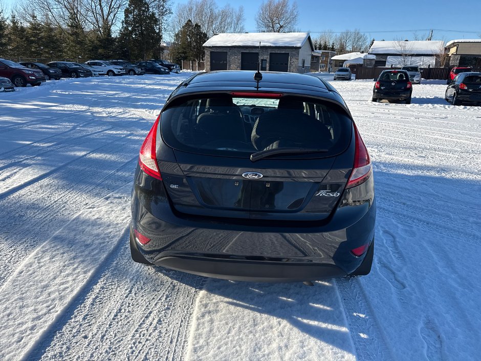 Ford Fiesta SE 2013-4