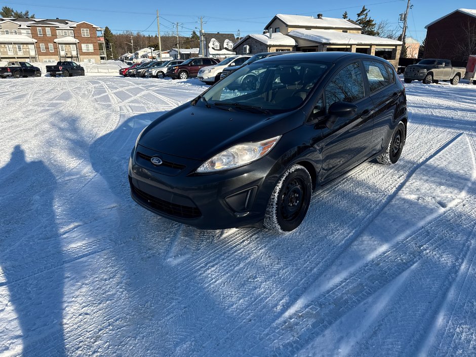 Ford Fiesta SE 2013-1