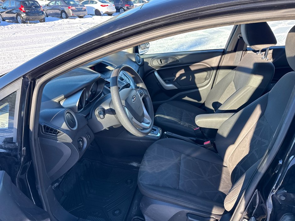 Ford Fiesta SE 2013-7