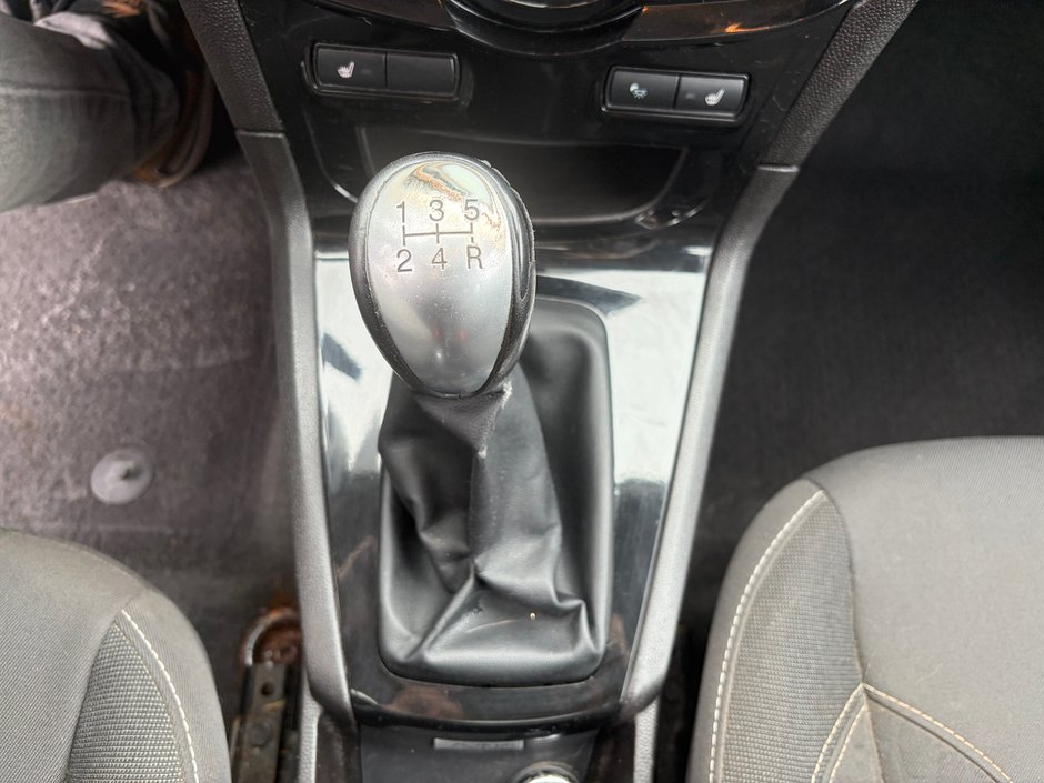 Ford Fiesta SE 2015-13