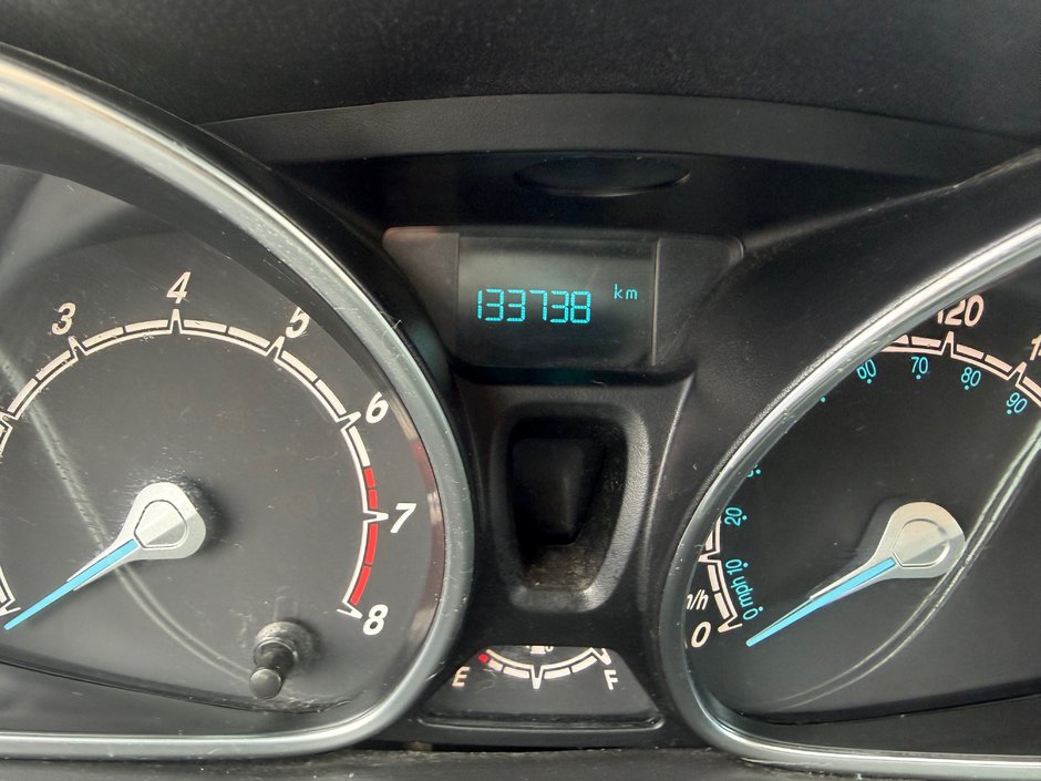 Ford Fiesta SE 2015-9