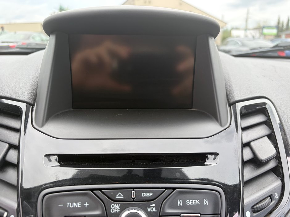 Ford Fiesta SE 2015-14
