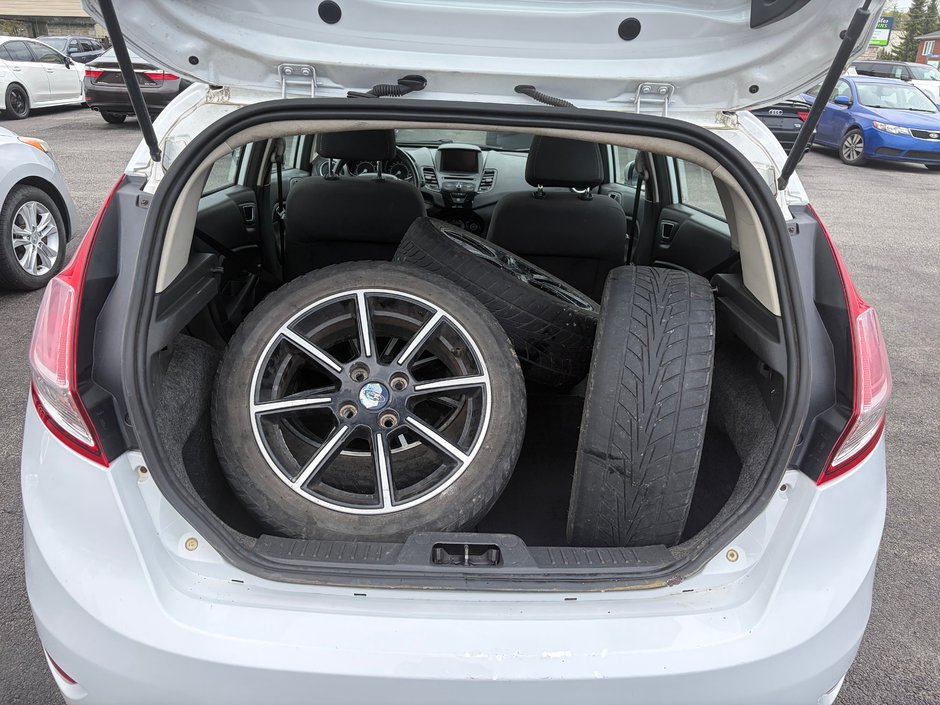 Ford Fiesta SE 2015-6