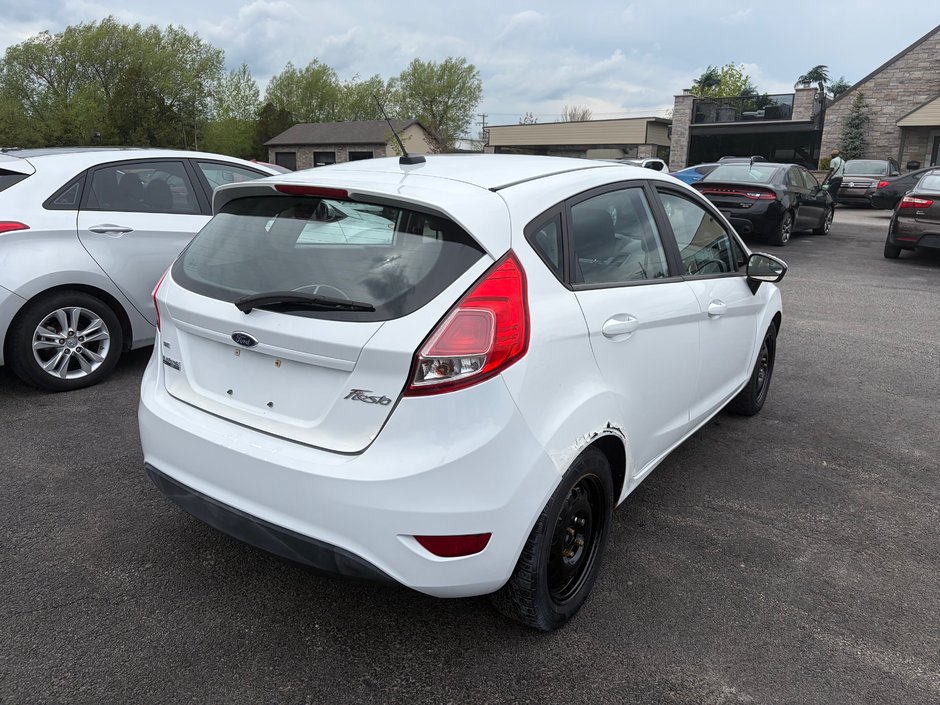 Ford Fiesta SE 2015-5