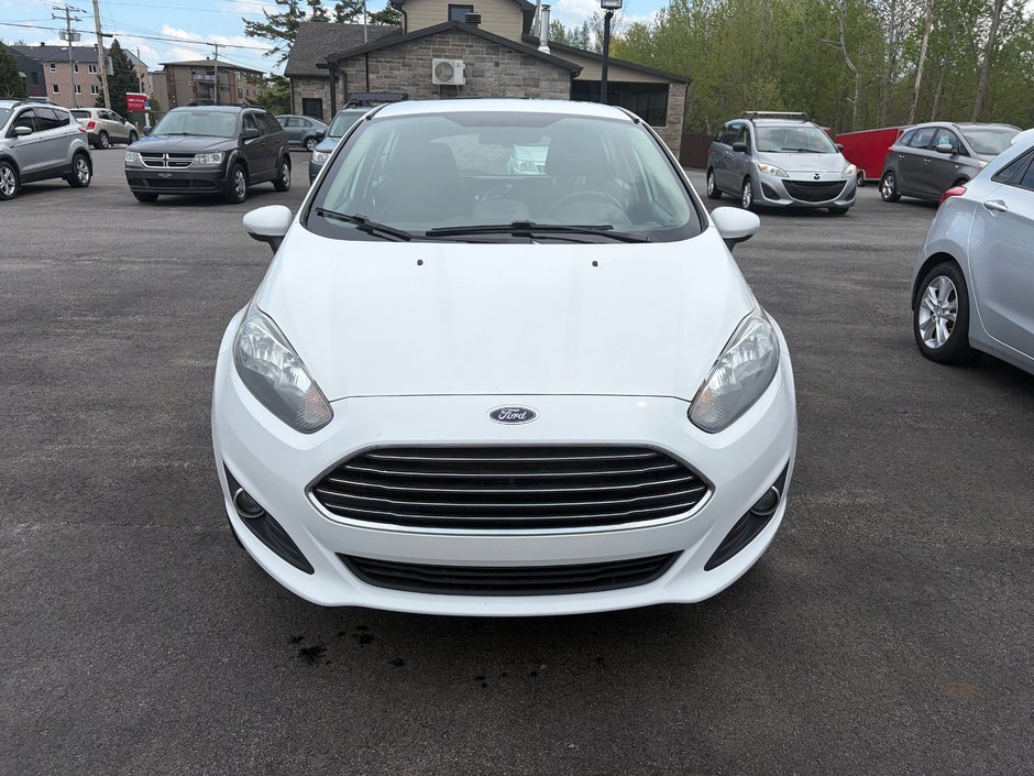 Ford Fiesta SE 2015-1