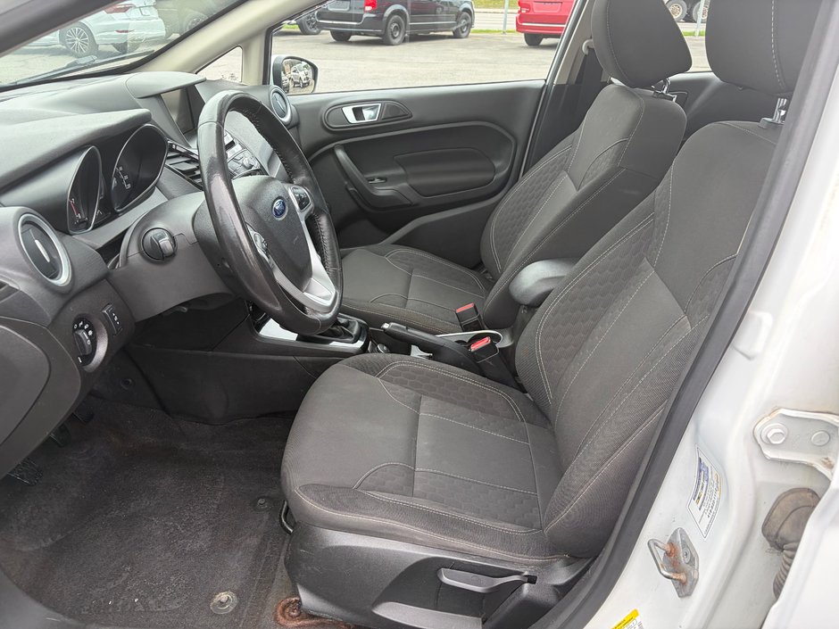 Ford Fiesta SE 2015-7