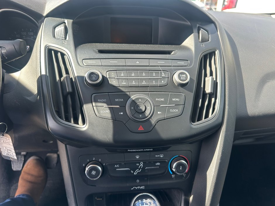 Ford Focus S 2015-14