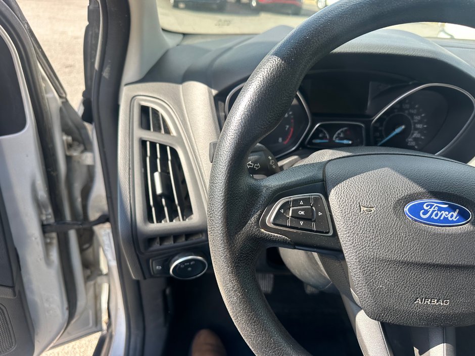 Ford Focus S 2015-11