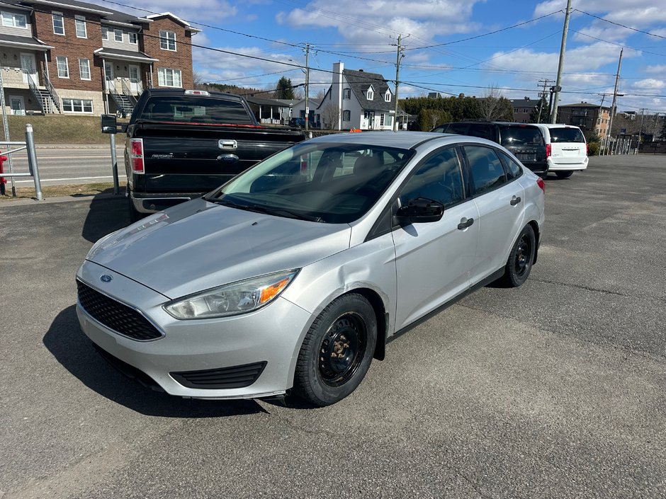 Ford Focus S 2015-1
