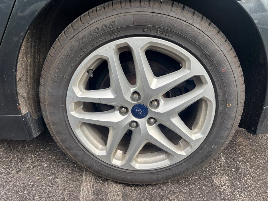 Ford Fusion SE 2016-14