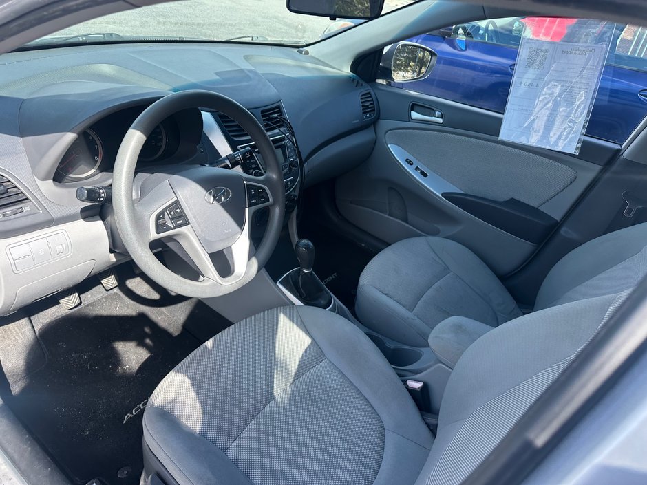 2012 Hyundai Accent GL-8