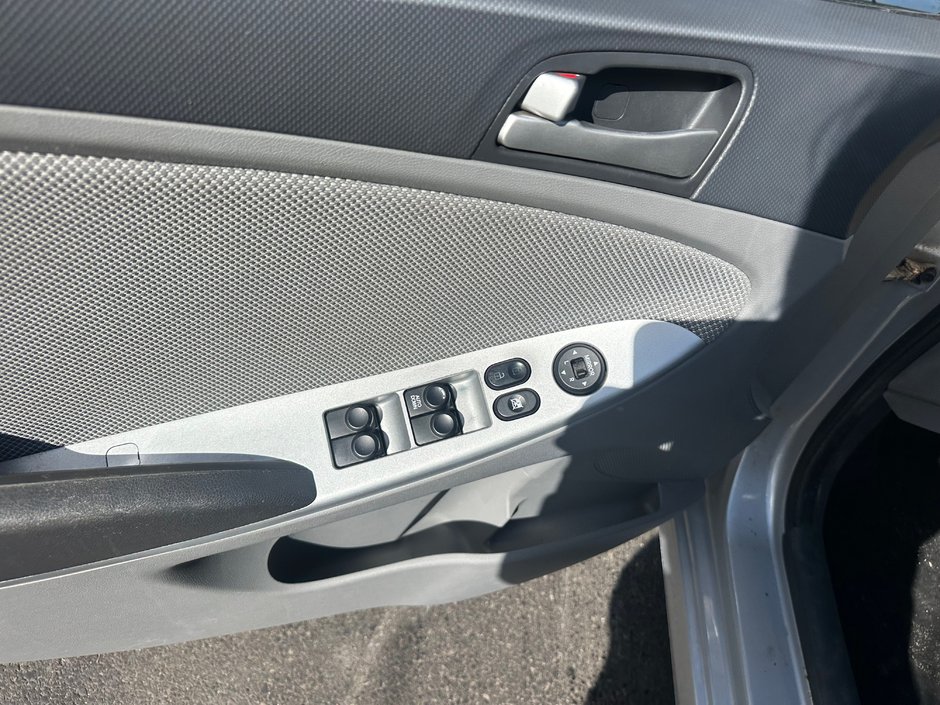 2012 Hyundai Accent GL-7