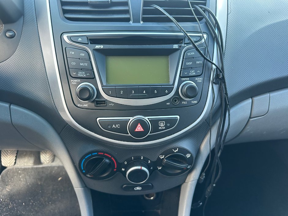 2012 Hyundai Accent GL-4