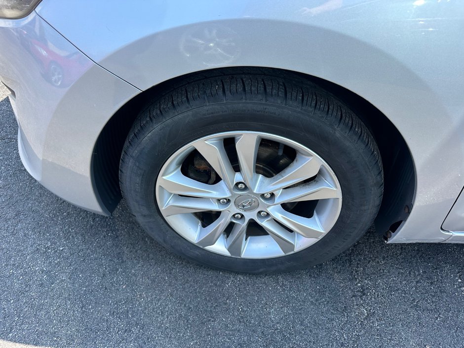 Hyundai Elantra GT GLS 2013-4