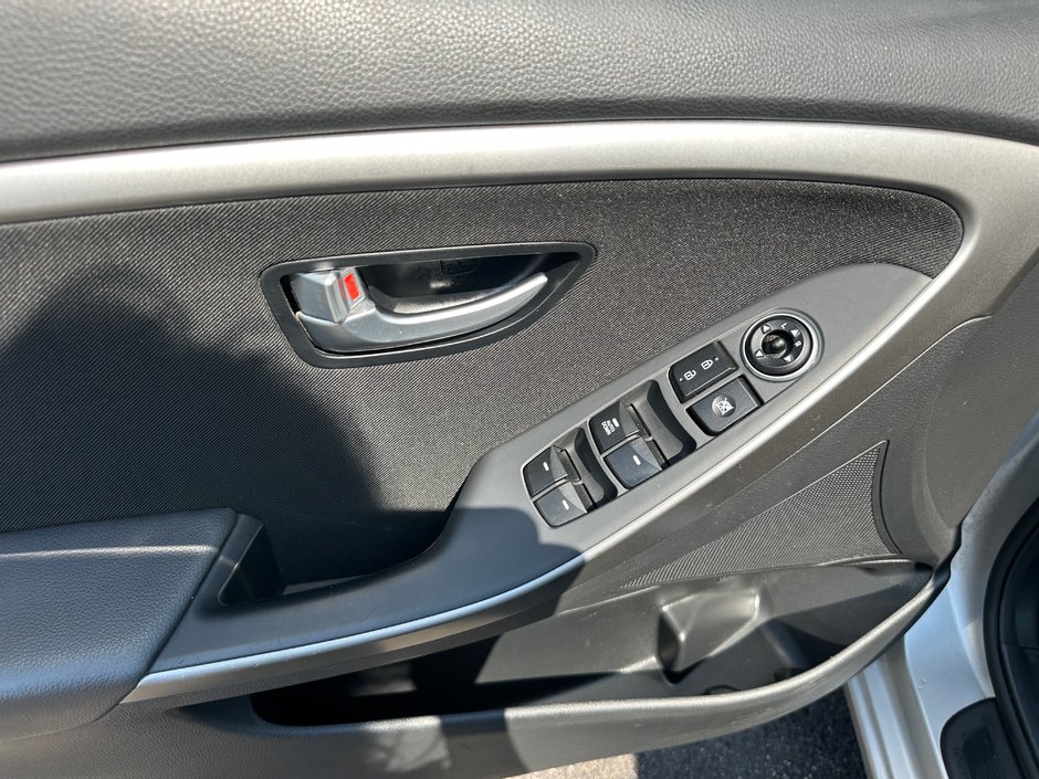 Hyundai Elantra GT GLS 2013-9