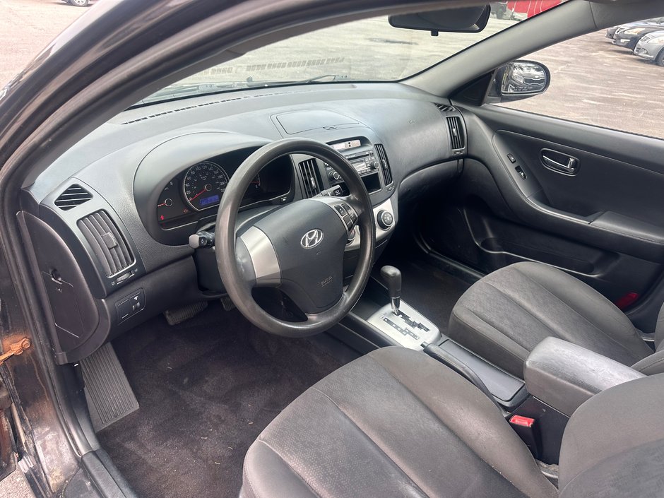 Hyundai Elantra GL 2010-6