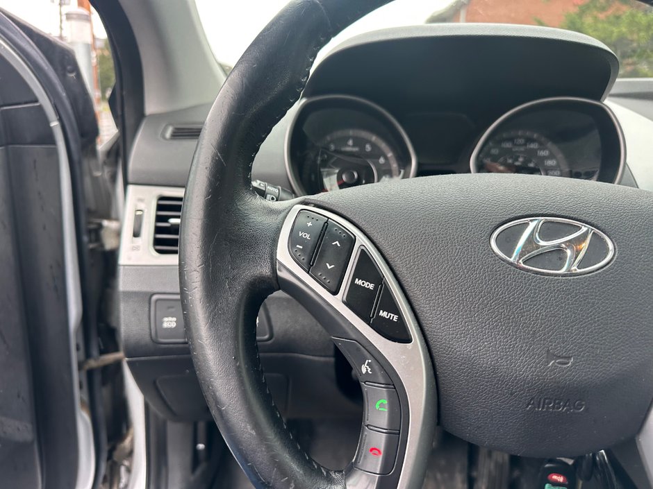 2012 Hyundai Elantra Limited-11