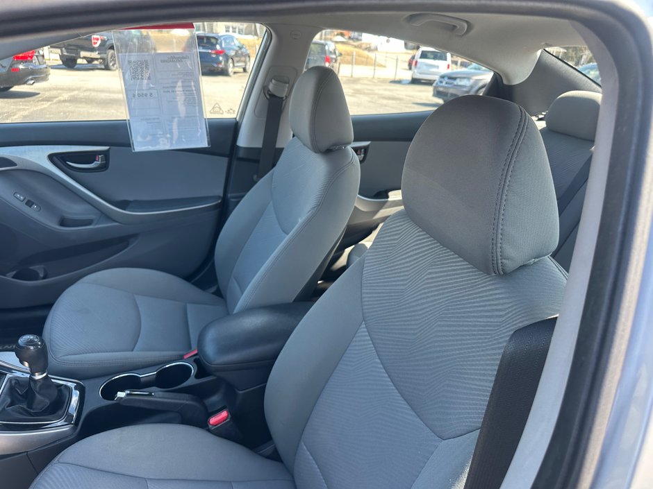 Hyundai Elantra GL 2013-4