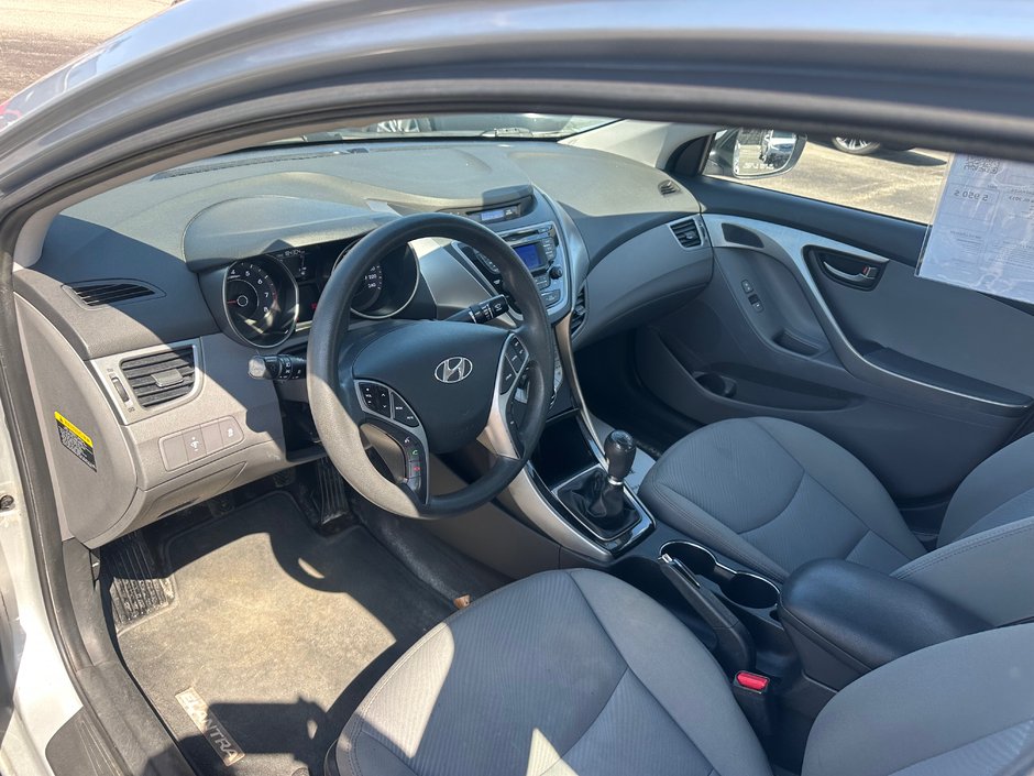 Hyundai Elantra GL 2013-5