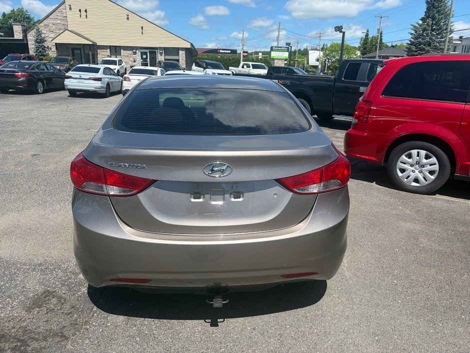 Hyundai Elantra L 2013-5