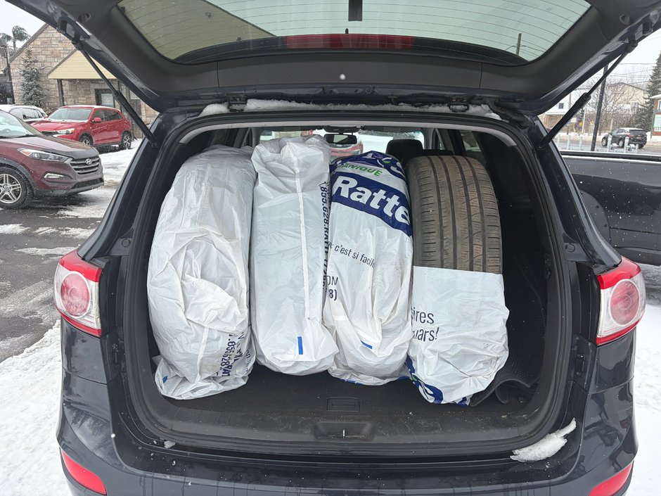 2012 Hyundai Santa Fe GL Sport AWD-19