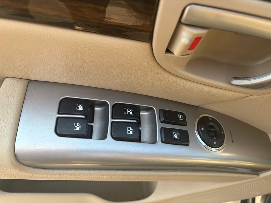 2012 Hyundai Santa Fe Limited w/Navi-8