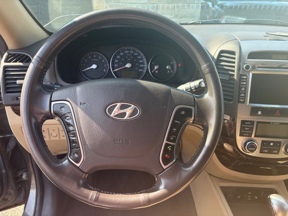 2012 Hyundai Santa Fe Limited w/Navi-10