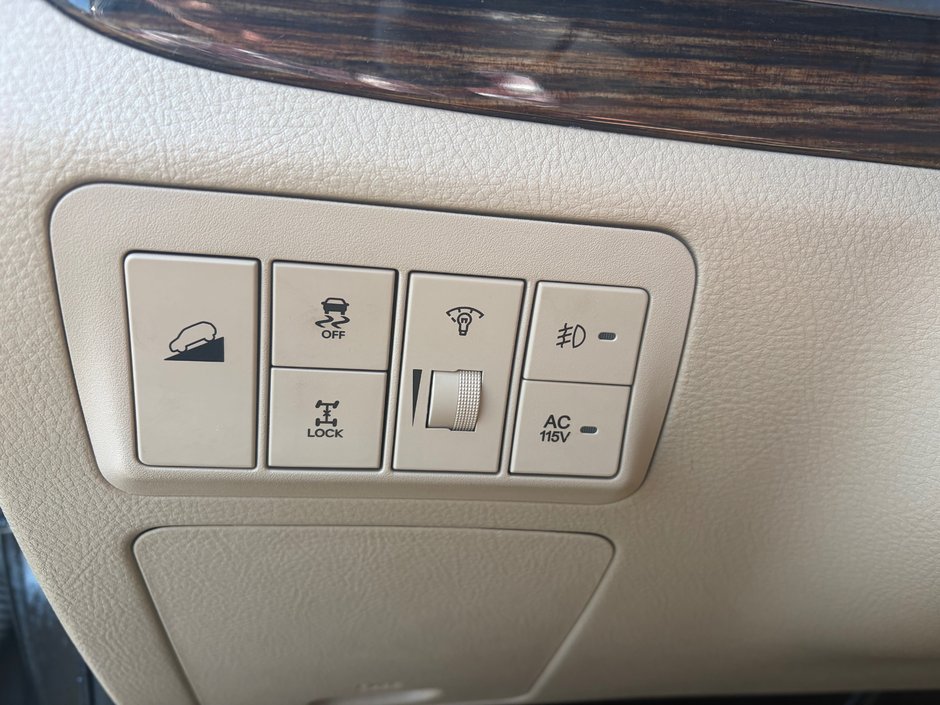2012 Hyundai Santa Fe Limited w/Navi-9