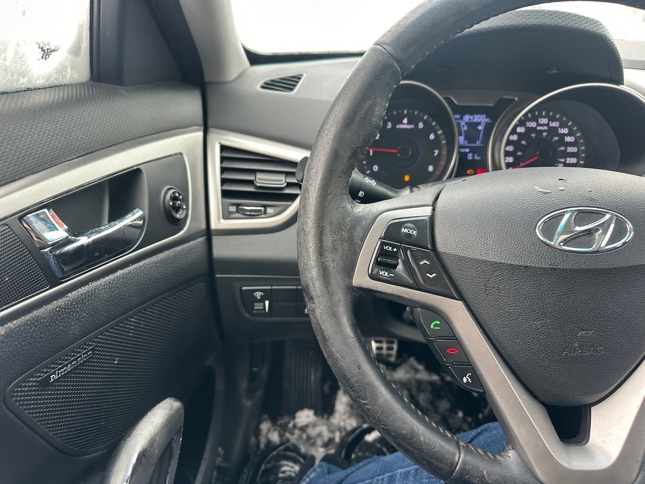 Hyundai Veloster w/Tech 2012-8