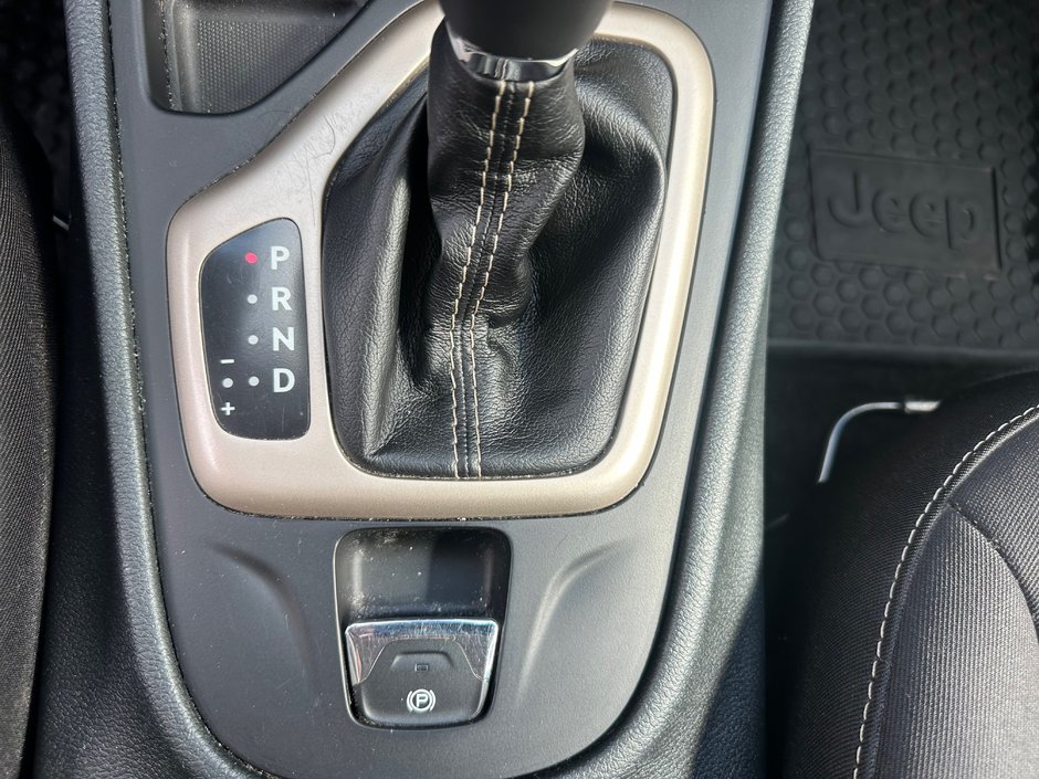 Jeep Cherokee SPORT 2015-11