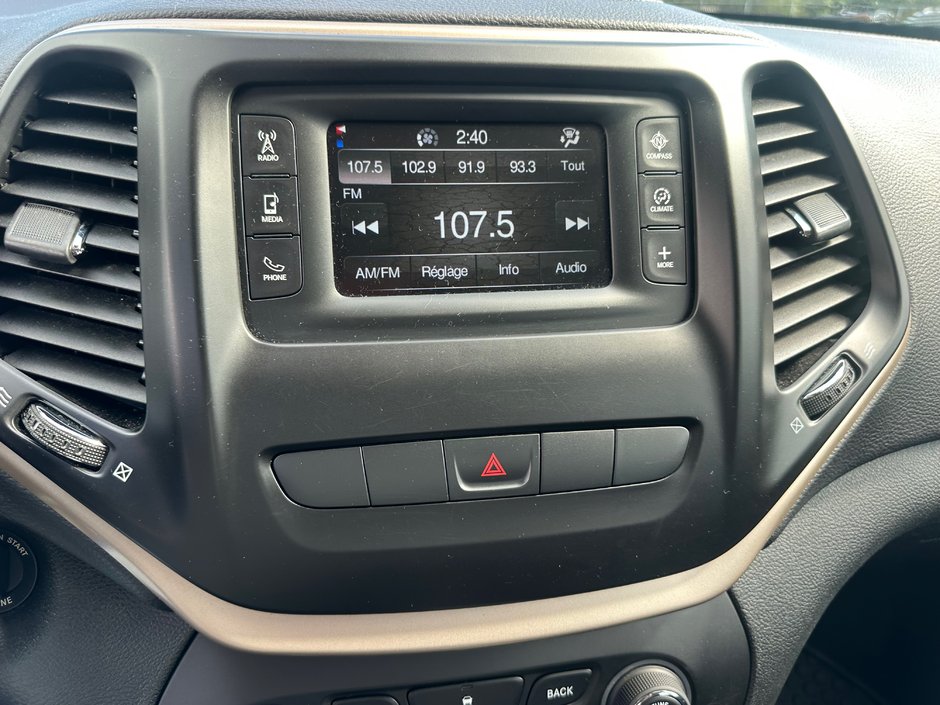 Jeep Cherokee SPORT 2015-9