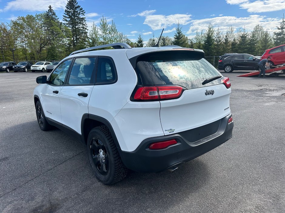 Jeep Cherokee SPORT 2015-3