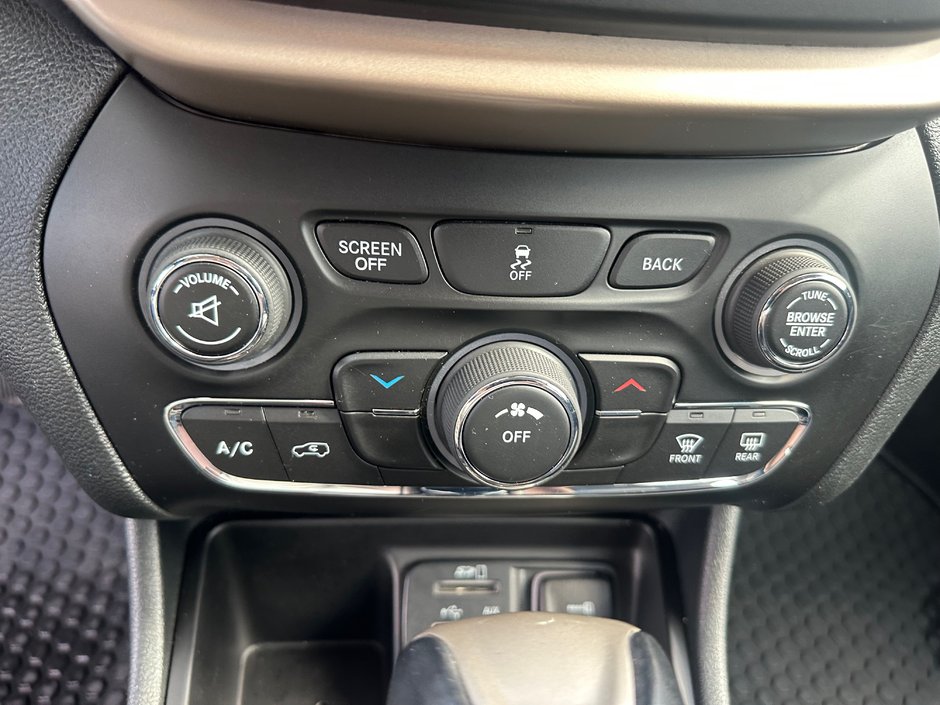 Jeep Cherokee SPORT 2015-10