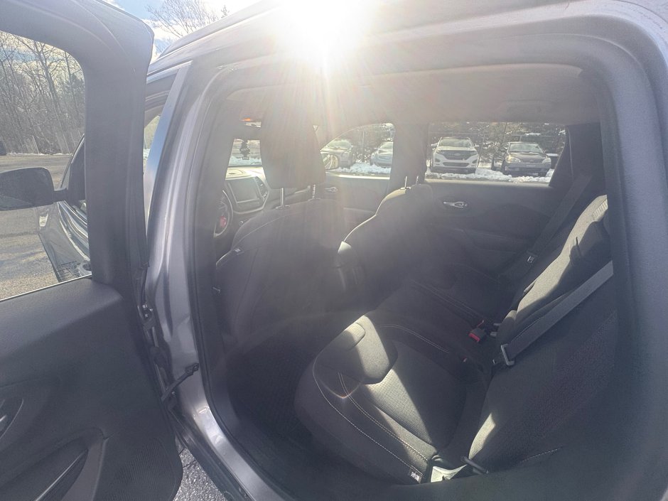 Jeep Cherokee NORTH 2015-6