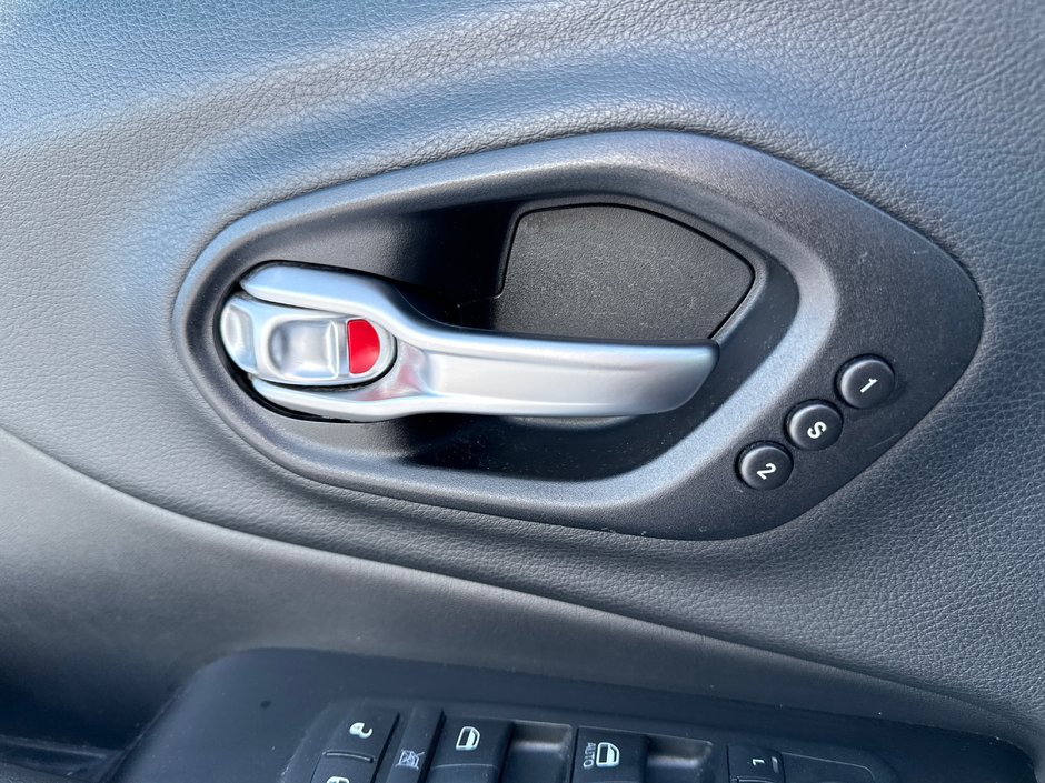 2015 Jeep Cherokee LIMITED-21