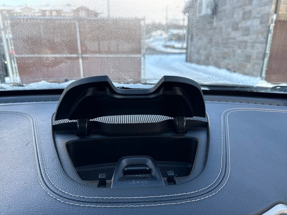 2015 Jeep Cherokee LIMITED-32