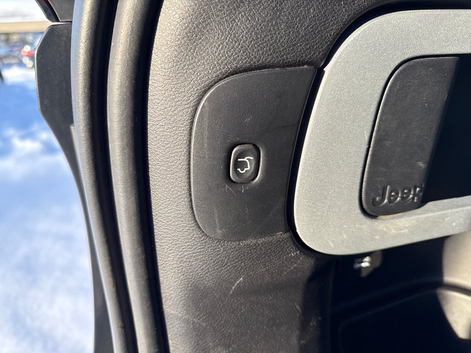 2015 Jeep Cherokee LIMITED-12