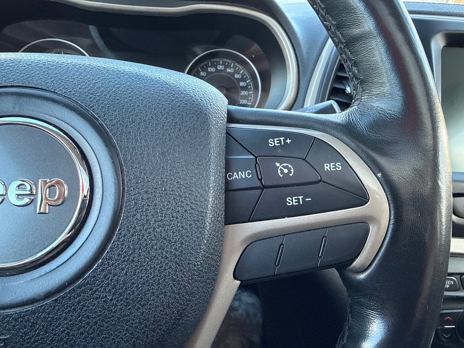 2015 Jeep Cherokee LIMITED-26