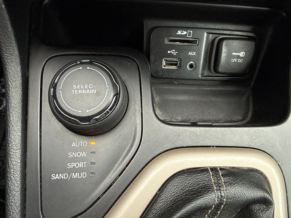 Jeep Cherokee NORTH 2016-32