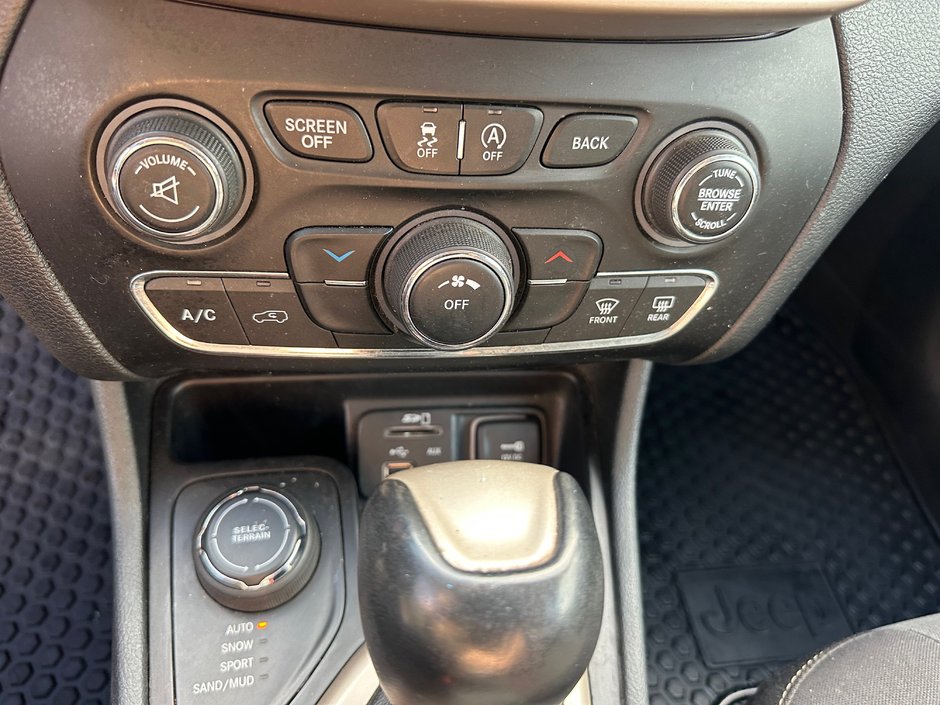 Jeep Cherokee NORTH 2016-13