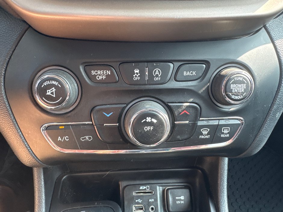 Jeep Cherokee NORTH 2016-31