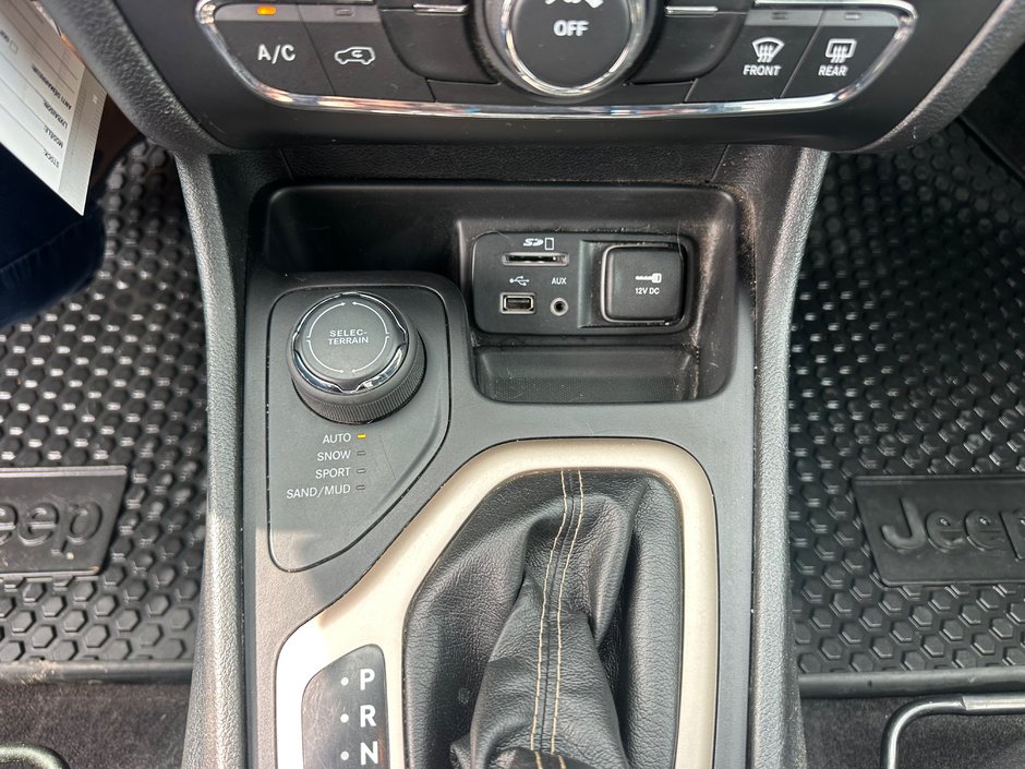 2018 Jeep Cherokee North-10