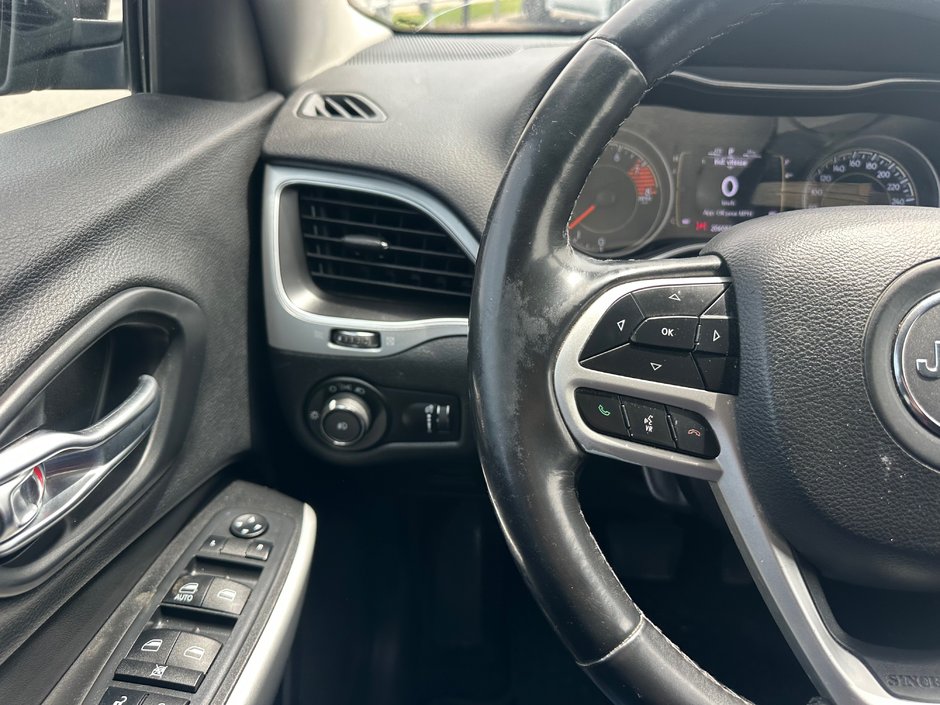 2019 Jeep Cherokee Upland SPORT-15