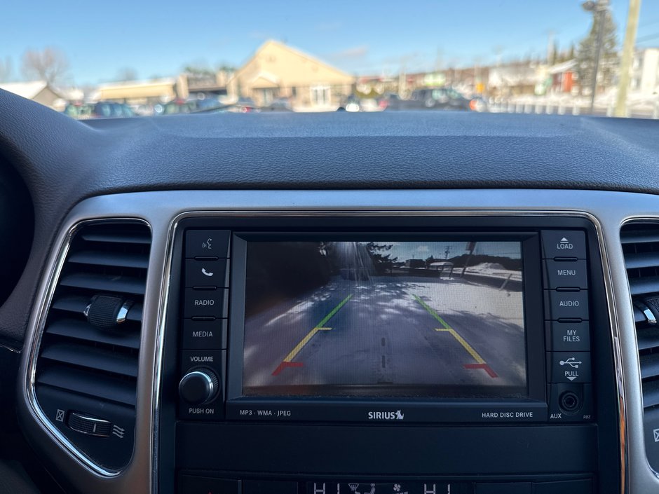 2011 Jeep Grand Cherokee Laredo-11